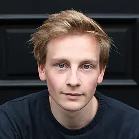 Portrait von Leander Nummert, Absolvent der IAF Schauspielschule, 2023