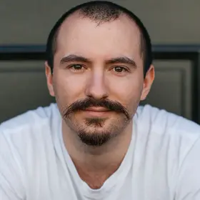 Portrait von Frederic Marian Brungs, Absolvent der IAF Schauspielschule, 2020